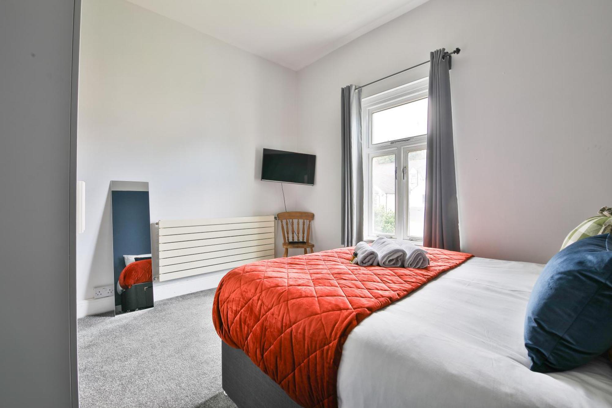 46 Claude Road * Cardiff