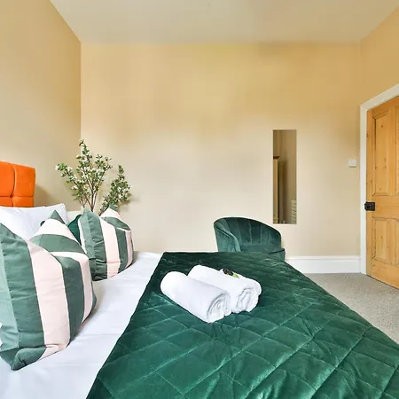 Boutique 4 Bedroom House, Pool Table, Multiple Private Parking Spaces, Sleeps 12 Cardiff Exterior photo
