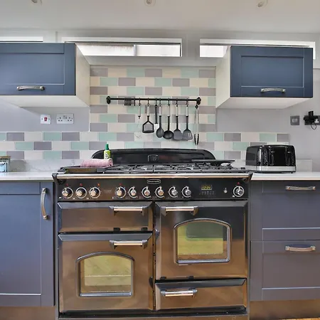 Boutique 4 Bedroom House, Pool Table, Multiple Private Parking Spaces, Sleeps 12 Cardiff Exterior photo