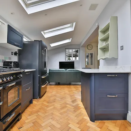 Boutique 4 Bedroom House, Pool Table, Multiple Private Parking Spaces, Sleeps 12 Cardiff Exterior photo