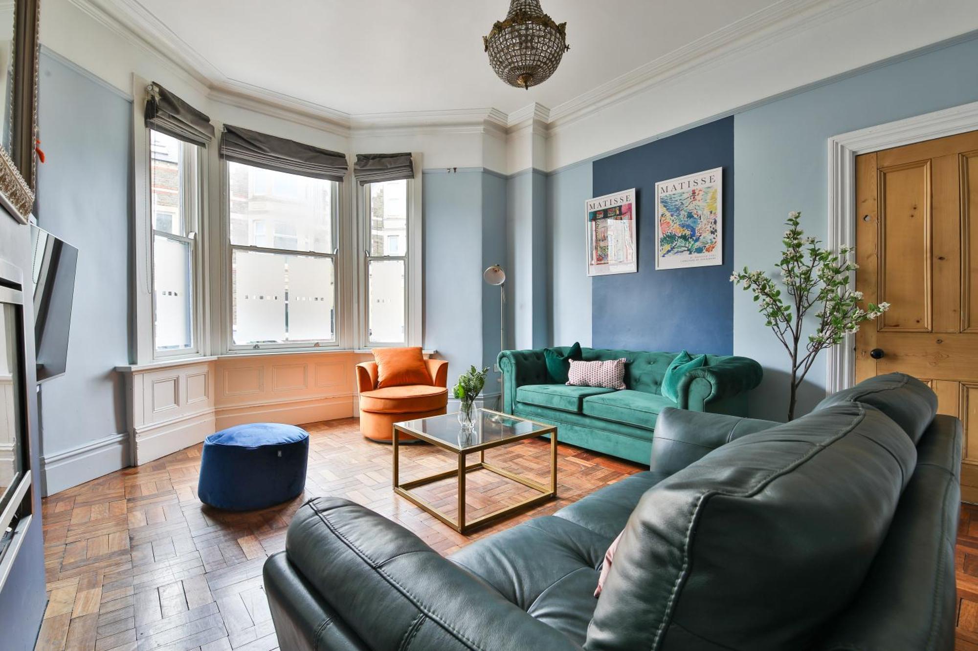 Boutique 4 Bedroom House, Pool Table, Multiple Private Parking Spaces, Sleeps 12 * Cardiff