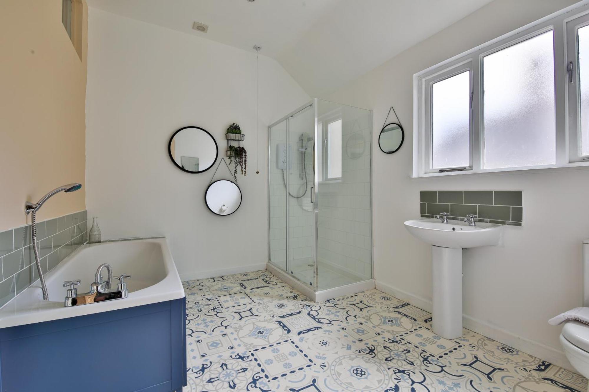 Boutique 4 Bedroom House, Pool Table, Multiple Private Parking Spaces, Sleeps 12 Holiday home