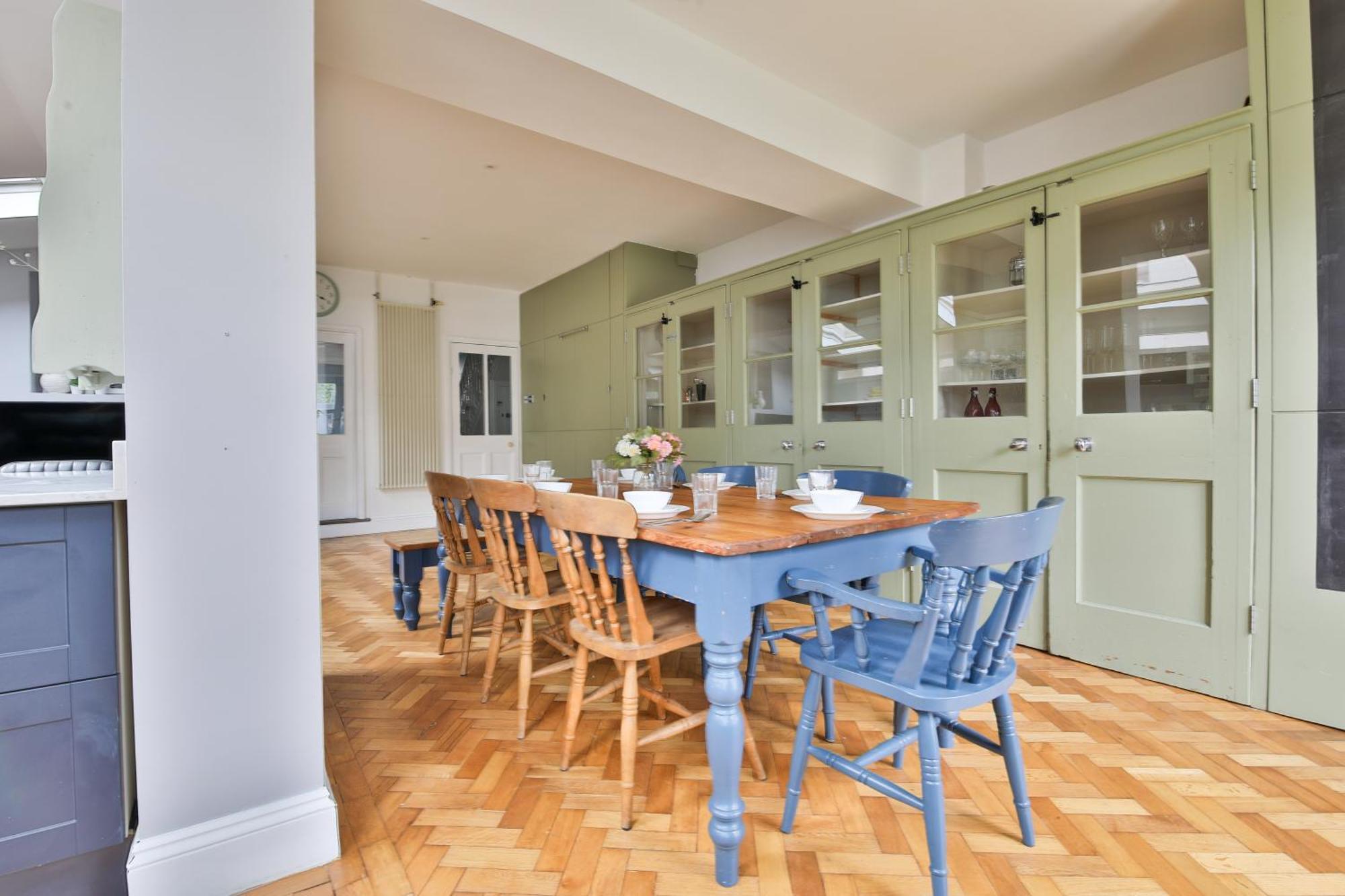 Boutique 4 Bedroom House, Pool Table, Multiple Private Parking Spaces, Sleeps 12 Casa vacanze *